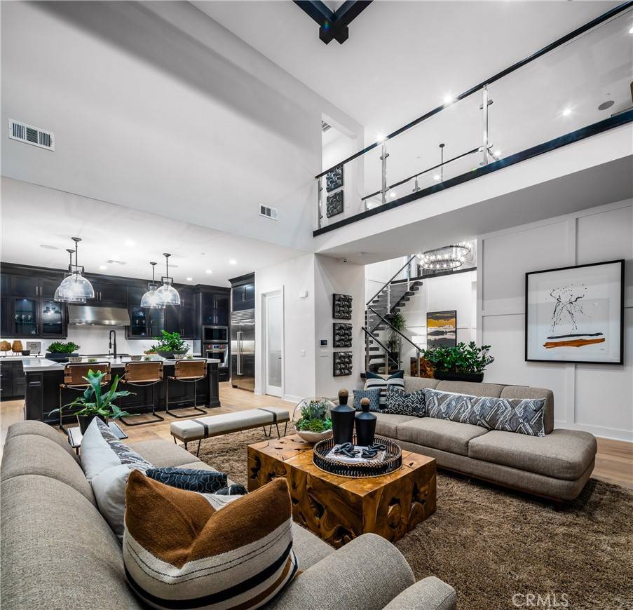 Valencia, CA 91381,27534 Elderberry DR