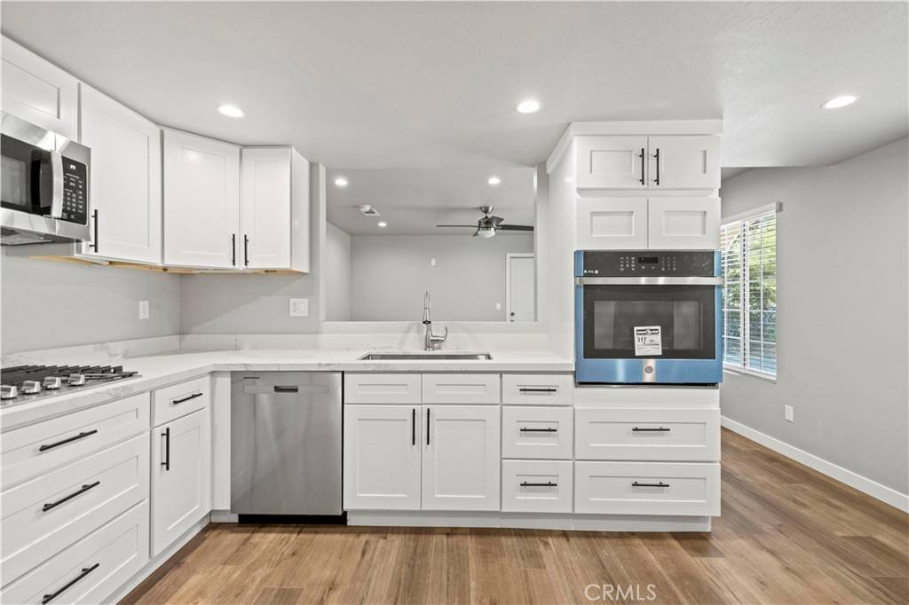 Thousand Oaks, CA 91362,3036 Darlington Drive