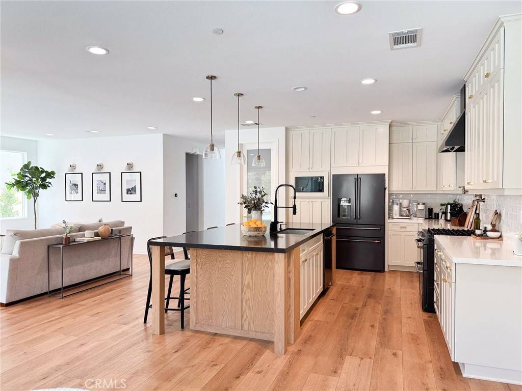 Saugus, CA 91350,28524 Songbird WAY