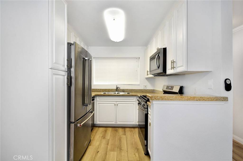 Woodland Hills, CA 91367,5515 Canoga AVE #219