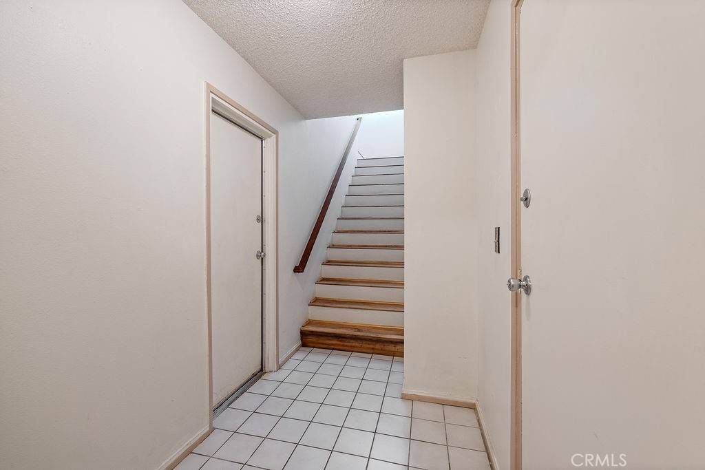 Canyon Country, CA 91351,27066 Hidaway AVE #6