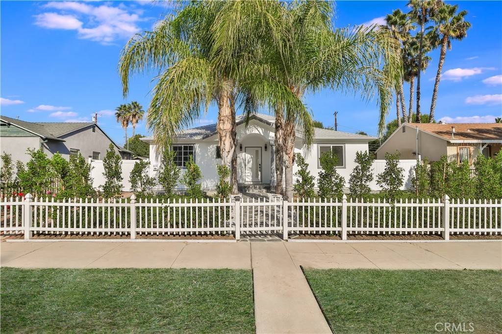 Woodland Hills, CA 91303,22131 Victory BLVD