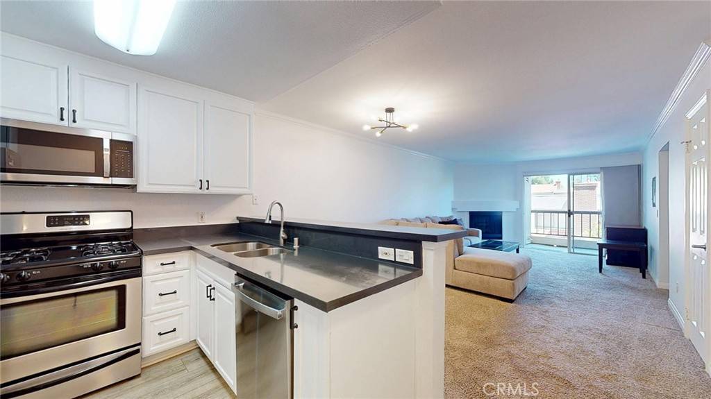 Woodland Hills, CA 91367,5550 Owensmouth AVE #217