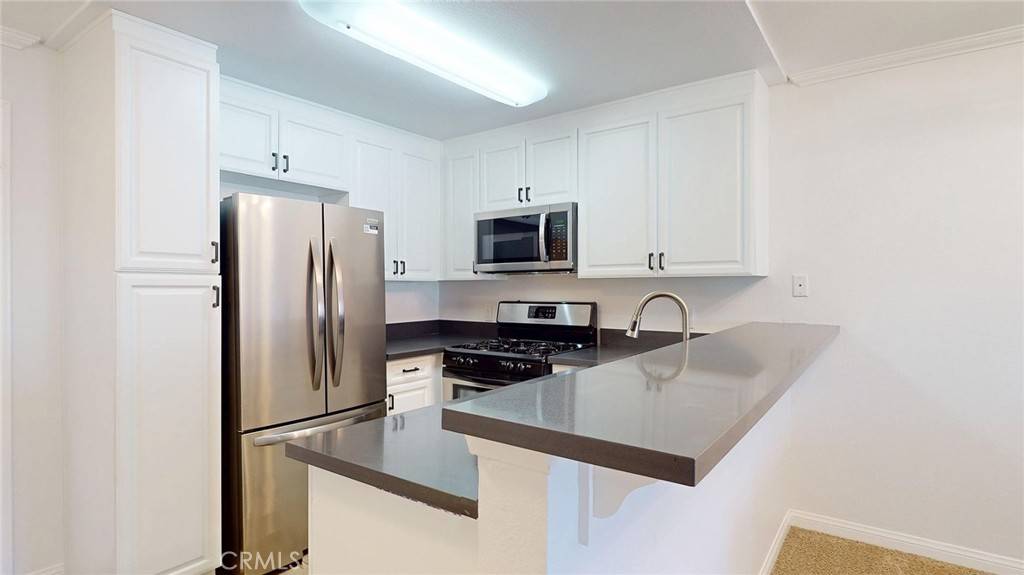 Woodland Hills, CA 91367,5550 Owensmouth AVE #217