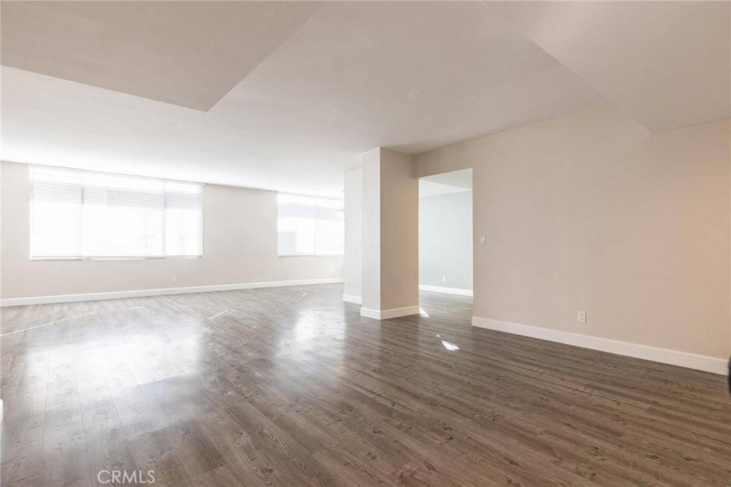 Beverly Hills, CA 90210,412 N Palm DR #303