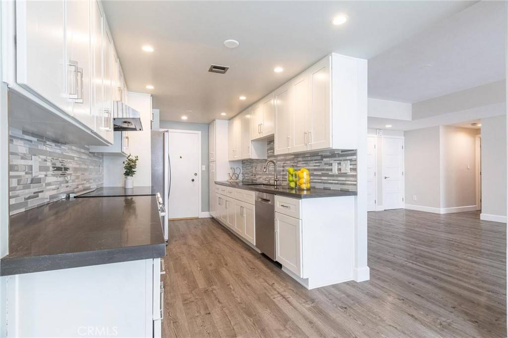 Beverly Hills, CA 90210,412 N Palm DR #303