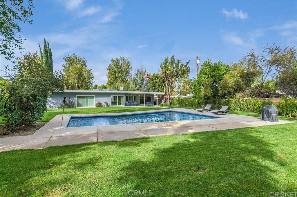 Woodland Hills, CA 91367,6236 Capistrano AVE