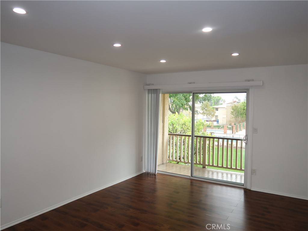 Reseda, CA 91335,8055 Canby AVE #5