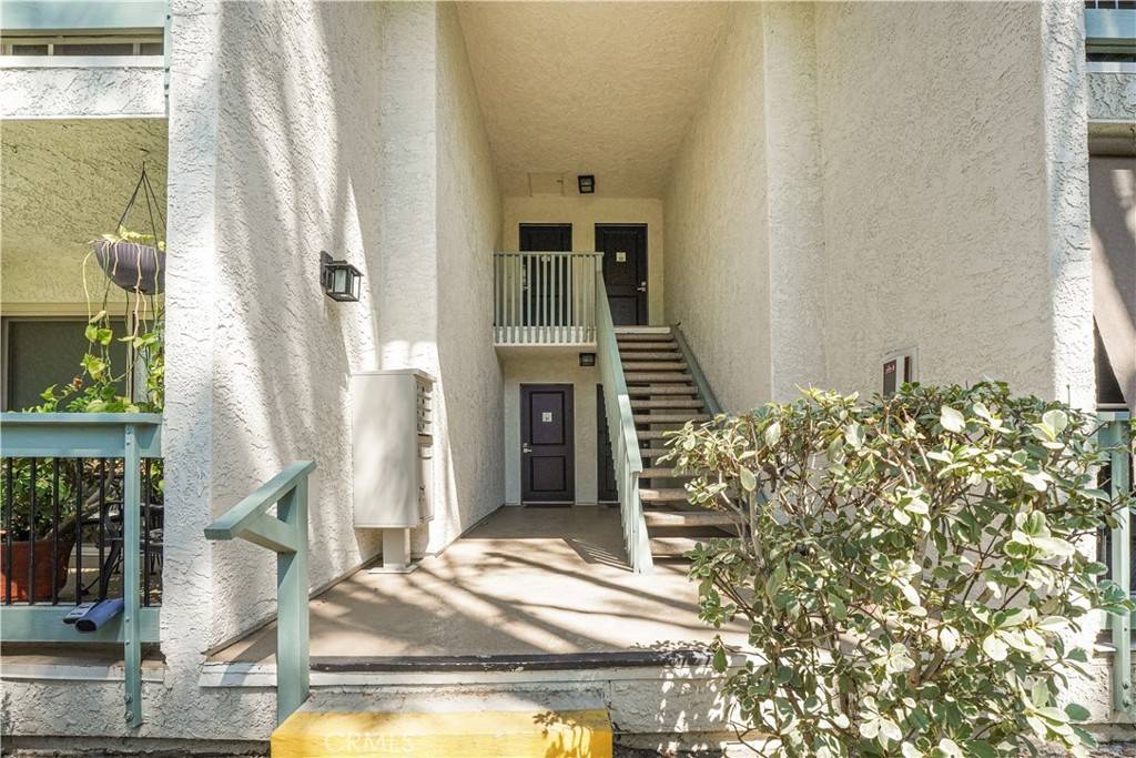 Calabasas, CA 91302,23675 Park Capri #24