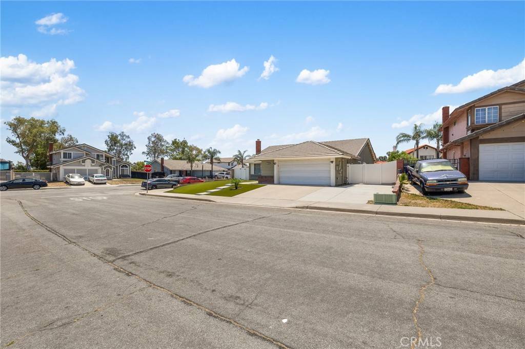 Fontana, CA 92336,7550 Periwinkle DR