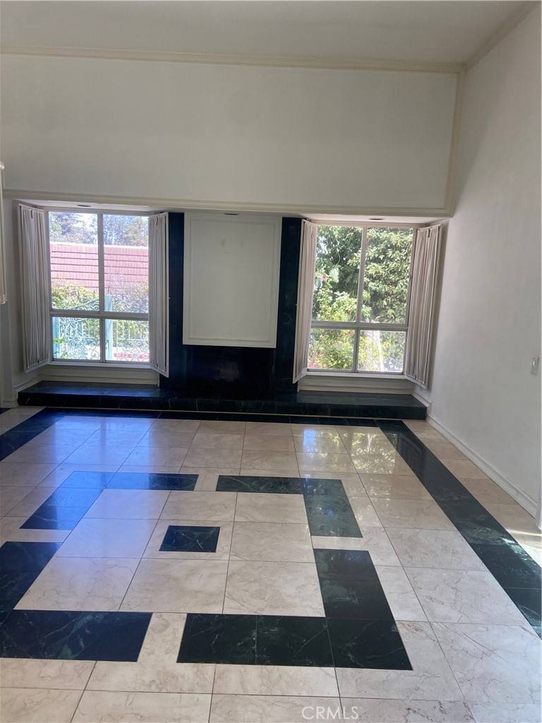 Encino, CA 91436,17041 Escalon DR