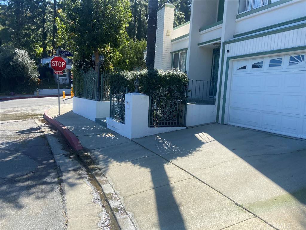 Encino, CA 91436,17041 Escalon DR