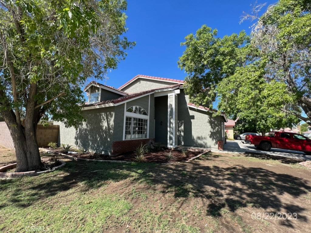 Lancaster, CA 93535,660 E Avenue J10
