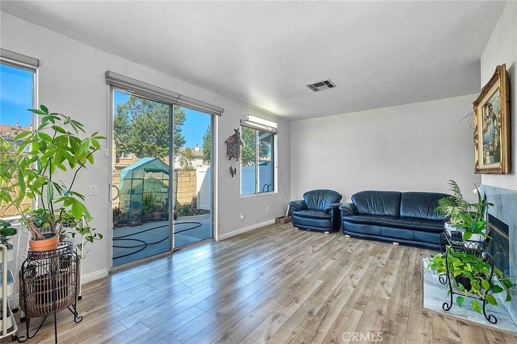 Saugus, CA 91350,25401 Holly Beach DR
