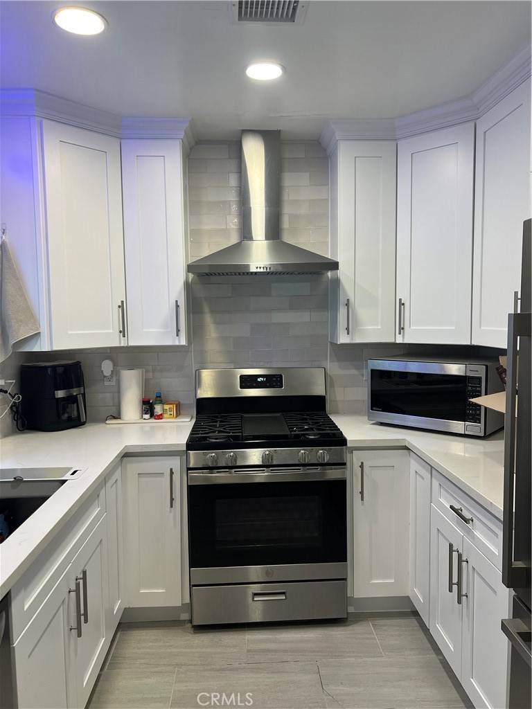 Valley Glen, CA 91401,5713 Woodman