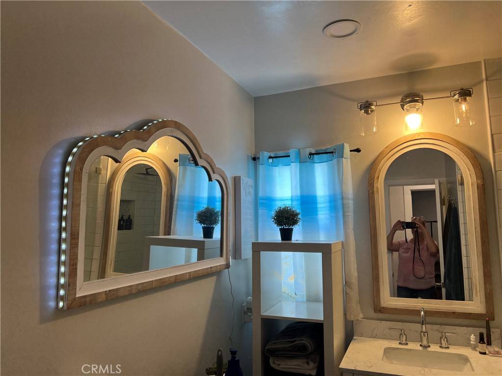 Valley Glen, CA 91401,5713 Woodman