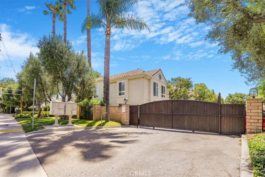 Calabasas, CA 91302,4201 Las Virgenes RD #220