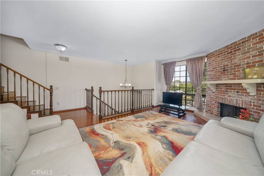 Tarzana, CA 91356,18100 Burbank BLVD #11