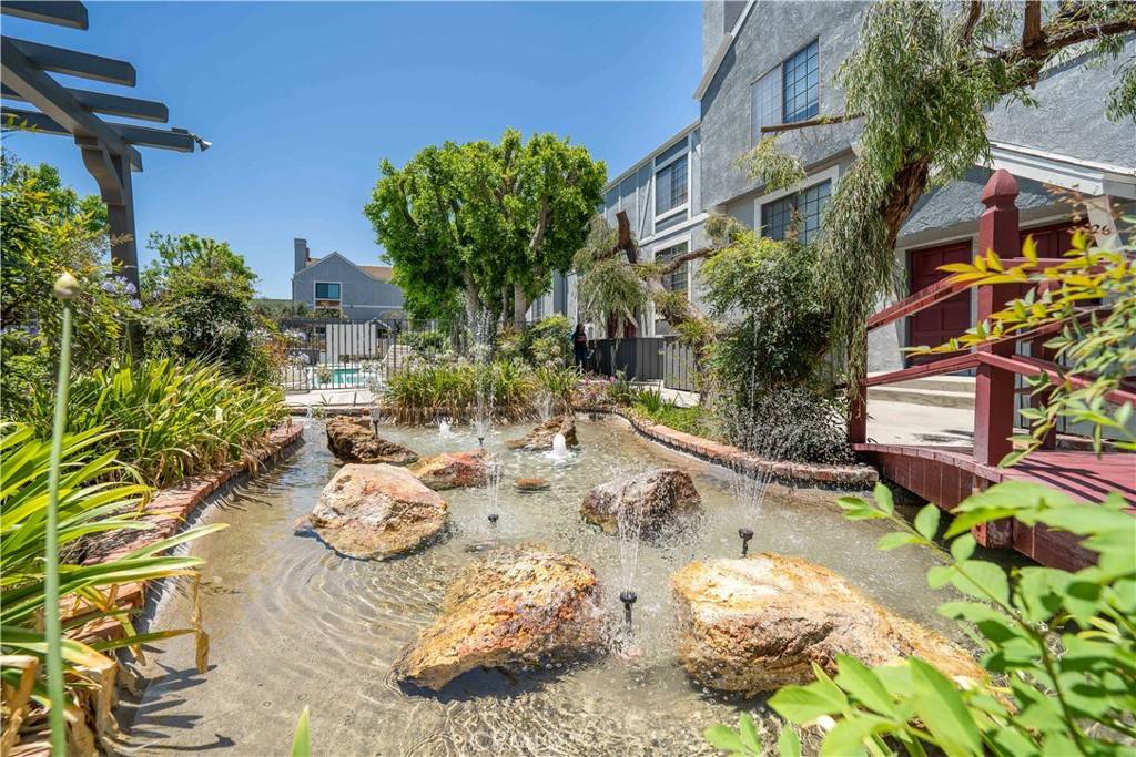 Tarzana, CA 91356,18100 Burbank BLVD #11