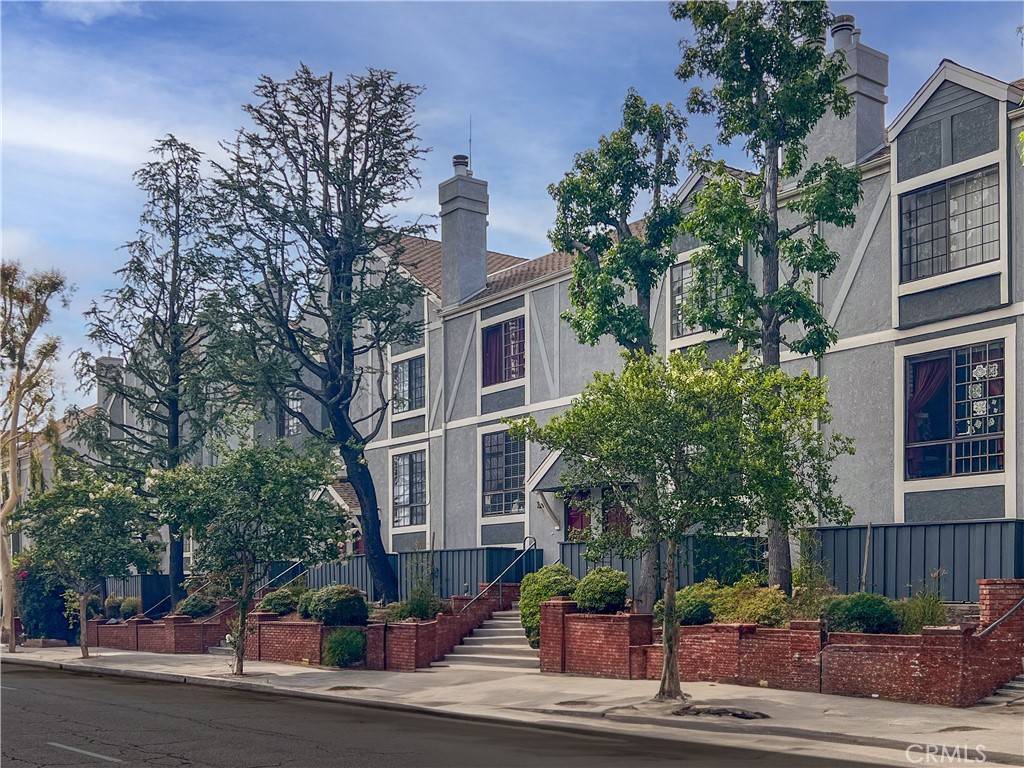 Tarzana, CA 91356,18100 Burbank BLVD #11