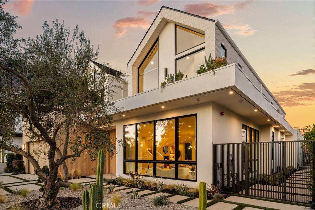 Encino, CA 91316,5004 S Enfield AVE