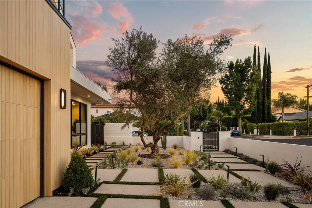 Encino, CA 91316,5004 S Enfield AVE