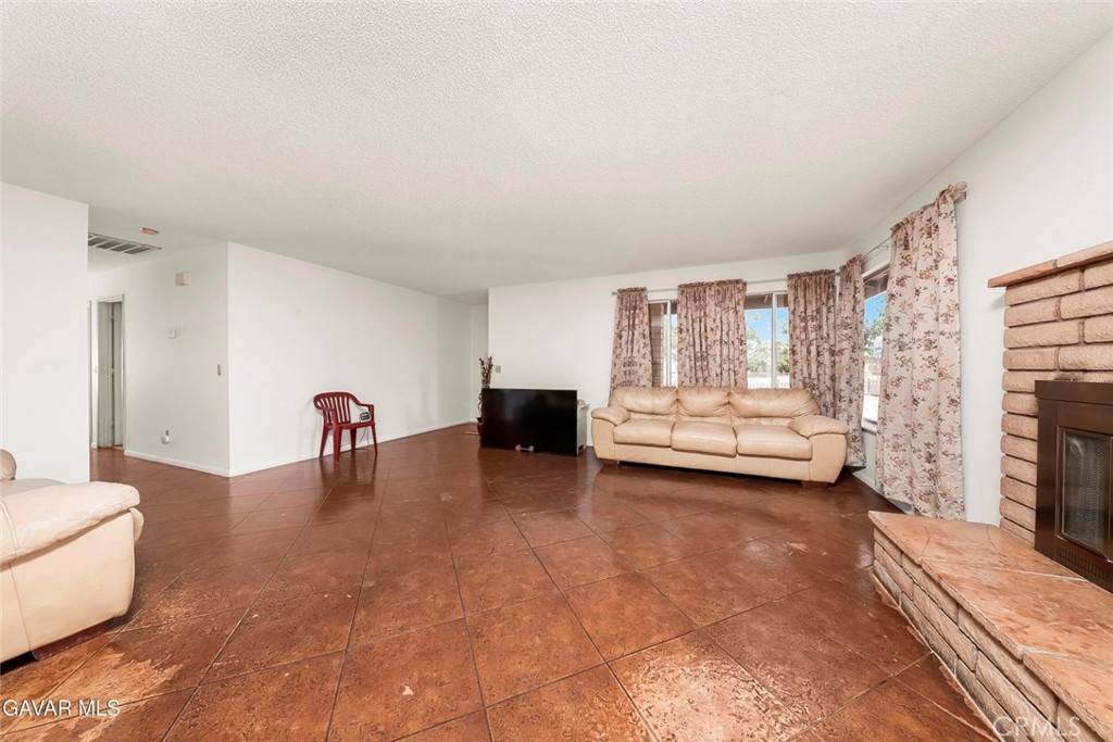 Lancaster, CA 93535,16173 Newmont AVE