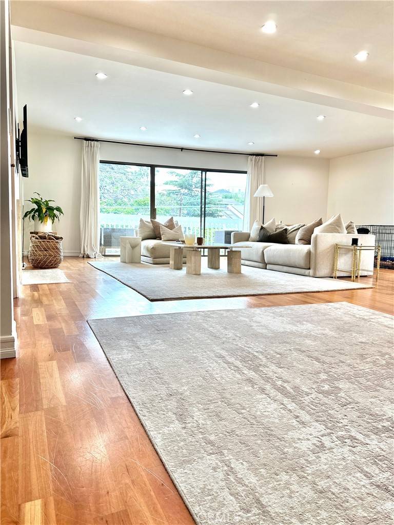 Los Angeles, CA 90035,1310 Roxbury DR #302