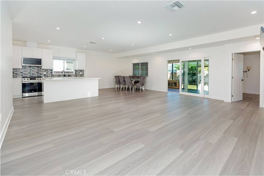 North Hollywood, CA 91605,12818 Arminta ST