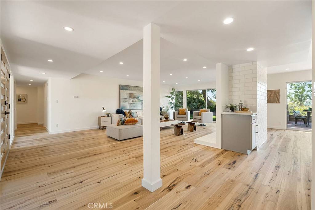 Tarzana, CA 91356,4747 El Caballero DR