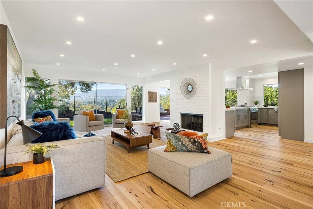 Tarzana, CA 91356,4747 El Caballero DR