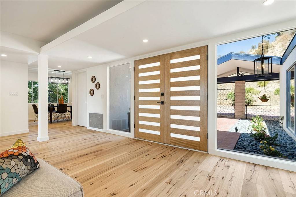Tarzana, CA 91356,4747 El Caballero DR
