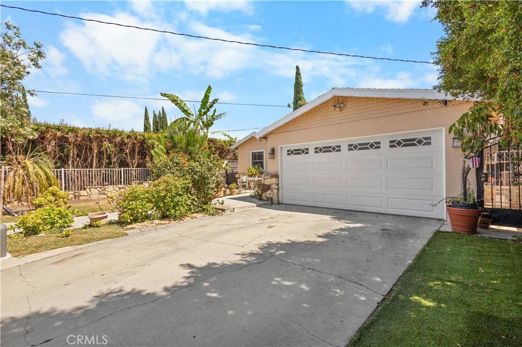 Van Nuys, CA 91406,15354 Leadwell ST
