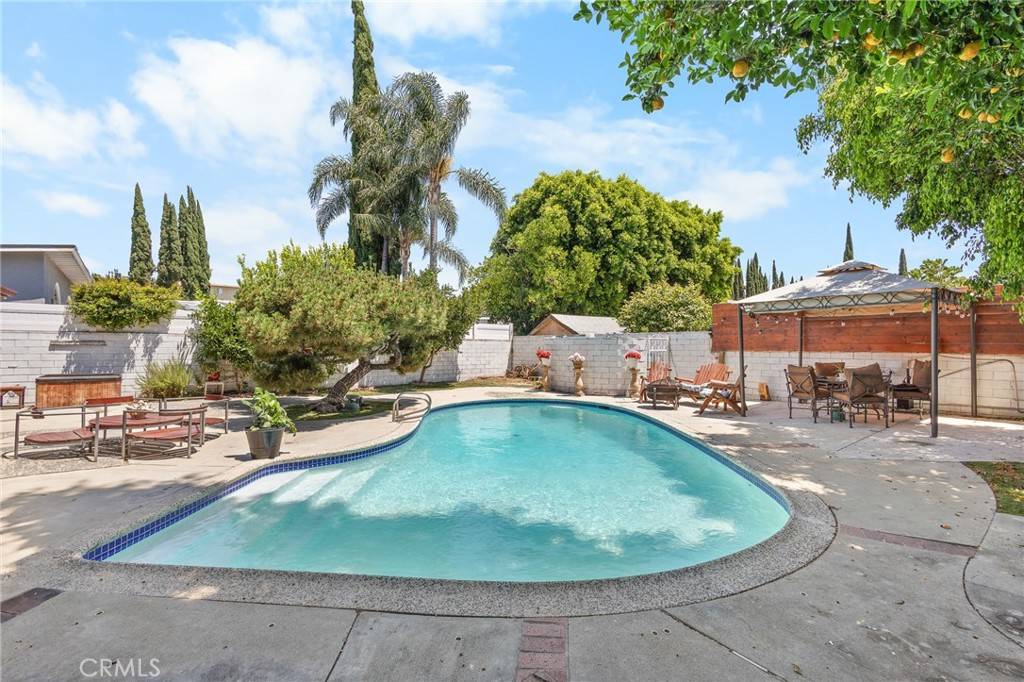 Van Nuys, CA 91406,15354 Leadwell ST