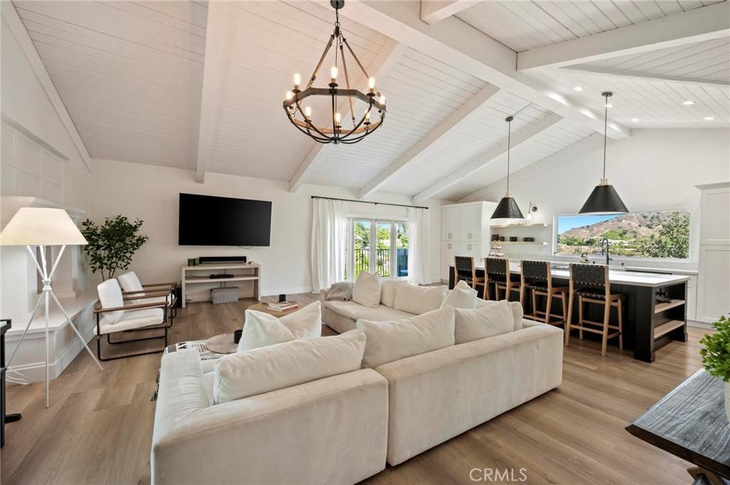 Calabasas, CA 91302,3532 Mesquite DR