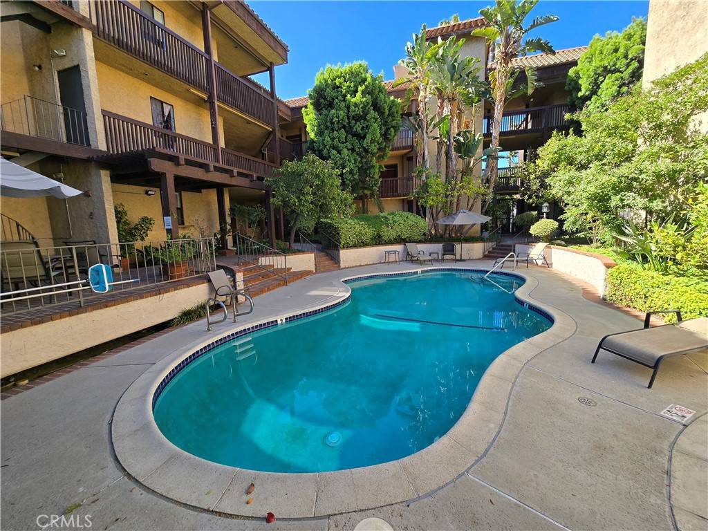 Sherman Oaks, CA 91423,13214 Moorpark ST #201