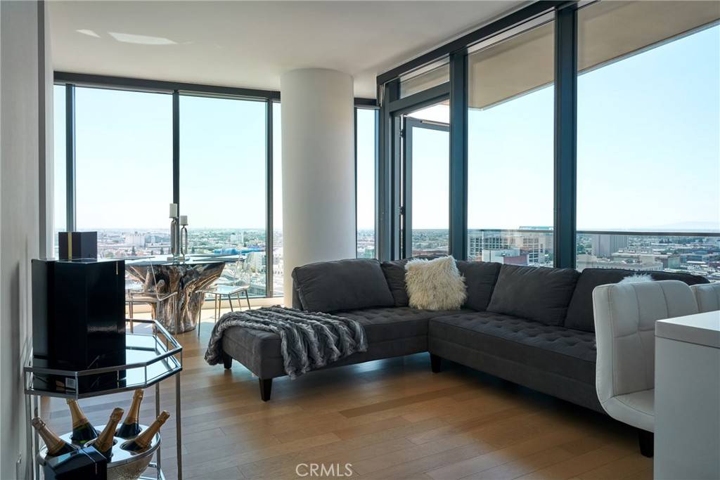 Los Angeles, CA 90015,1200 Figueroa #W172