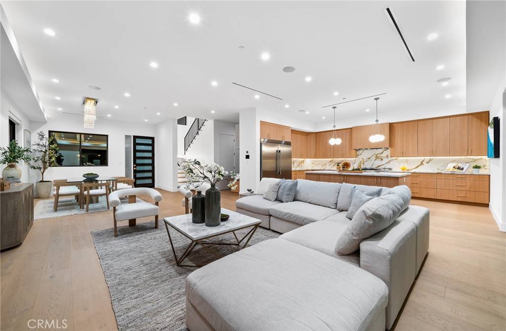 Encino, CA 91316,5945 Hesperia AVE
