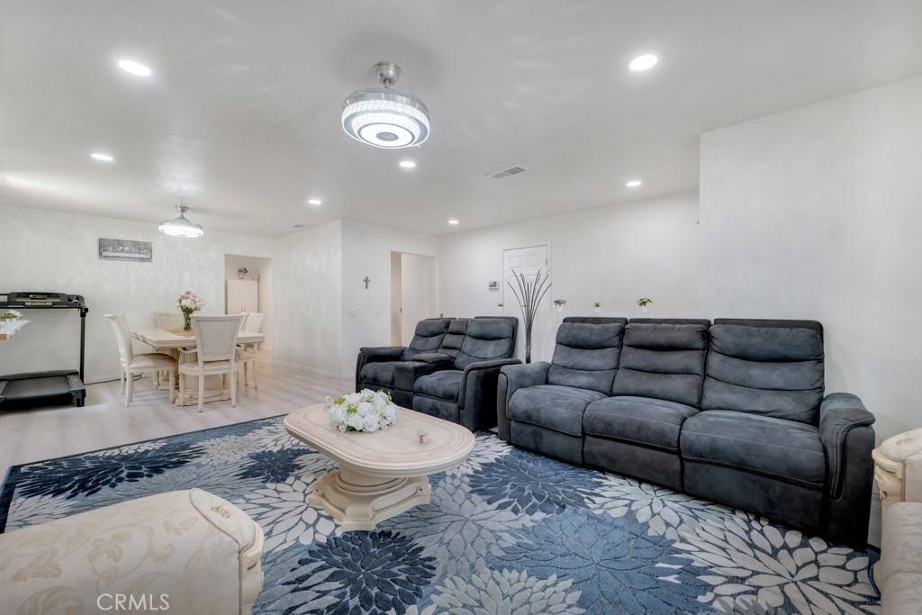 Reseda, CA 91335,7701 Baird AVE