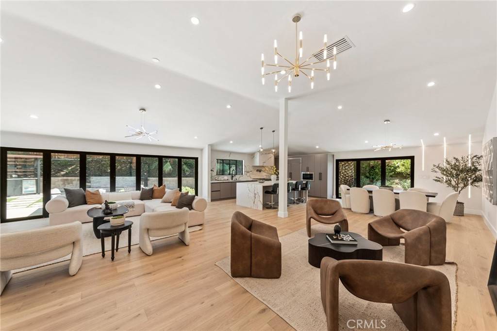 Woodland Hills, CA 91364,22850 Margarita DR