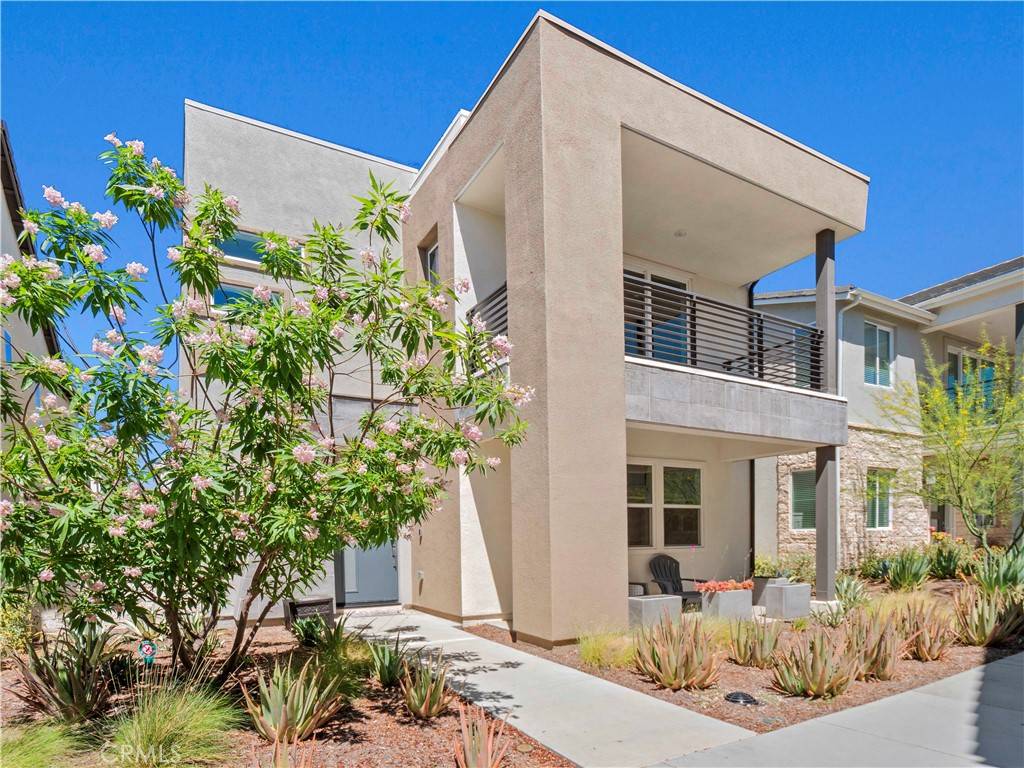 Valencia, CA 91381,27717 Knoll View PL