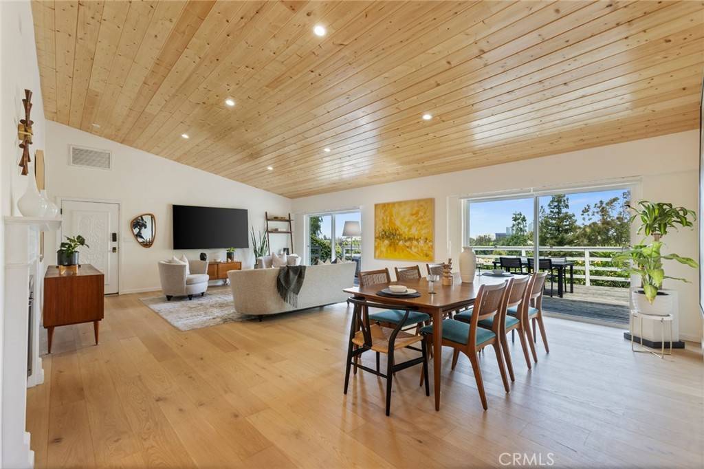 Woodland Hills, CA 91364,22253 Del Valle ST