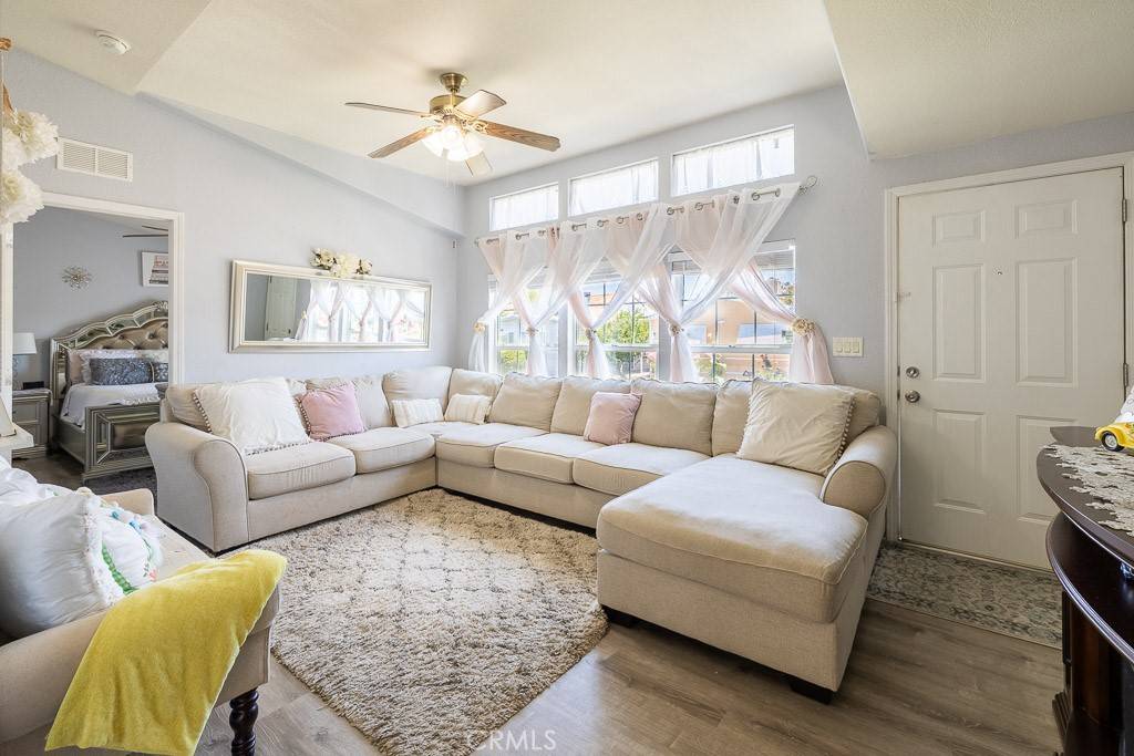 Canyon Country, CA 91351,27361 Sierra #97