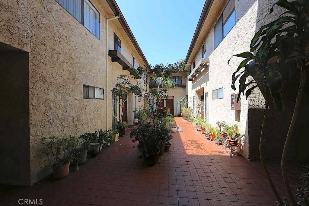 San Pedro, CA 90731,1112 S Meyler ST #8