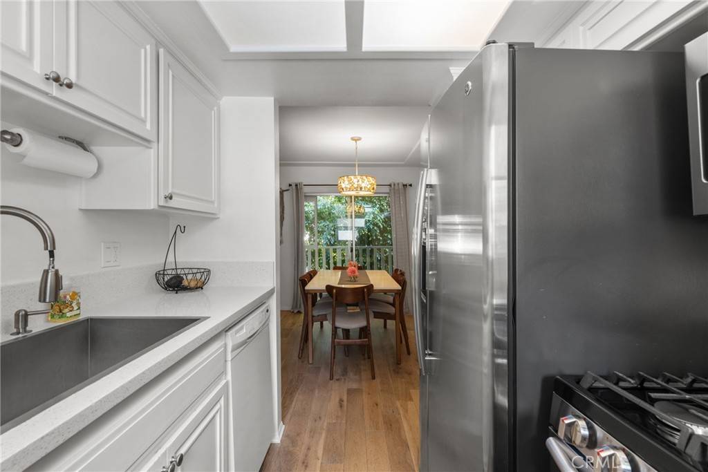 Sherman Oaks, CA 91423,4859 Coldwater Canyon AVE #4