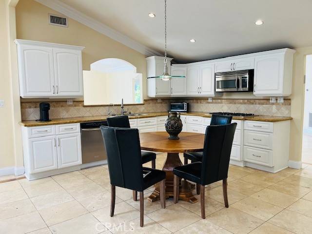 Tarzana, CA 91356,6201 Corbin AVE