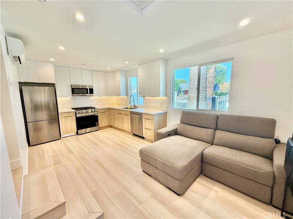 Winnetka, CA 91306,7443 Oakdale AVE