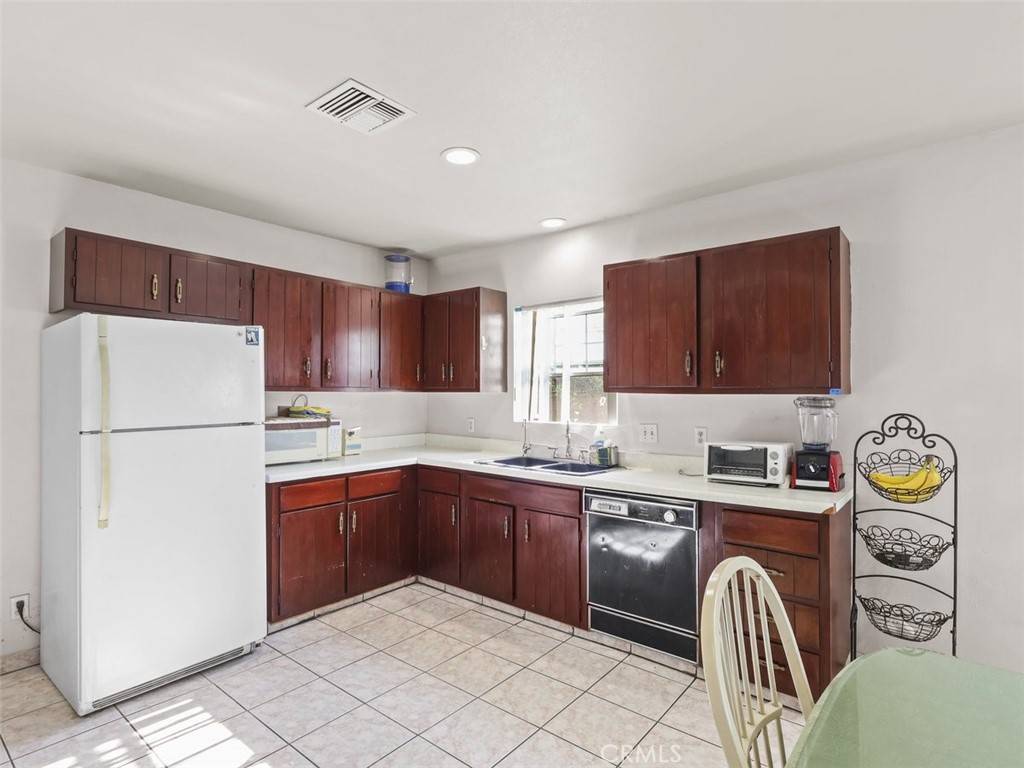 Maywood, CA 90270,4332 E 53rd ST