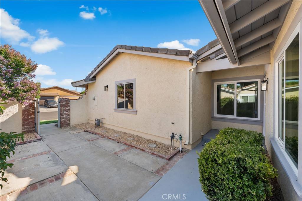 Valencia, CA 91355,25561 Alicante DR