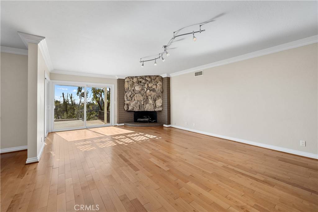 Thousand Oaks, CA 91362,949 Falmouth ST